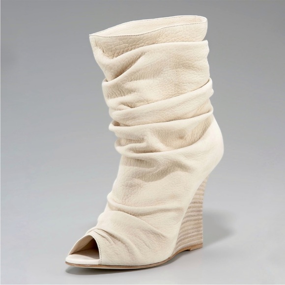 MANOLO BLAHNIK Ruggina Slouchy Peep Toe Suede Wedge Boots 9 Cream